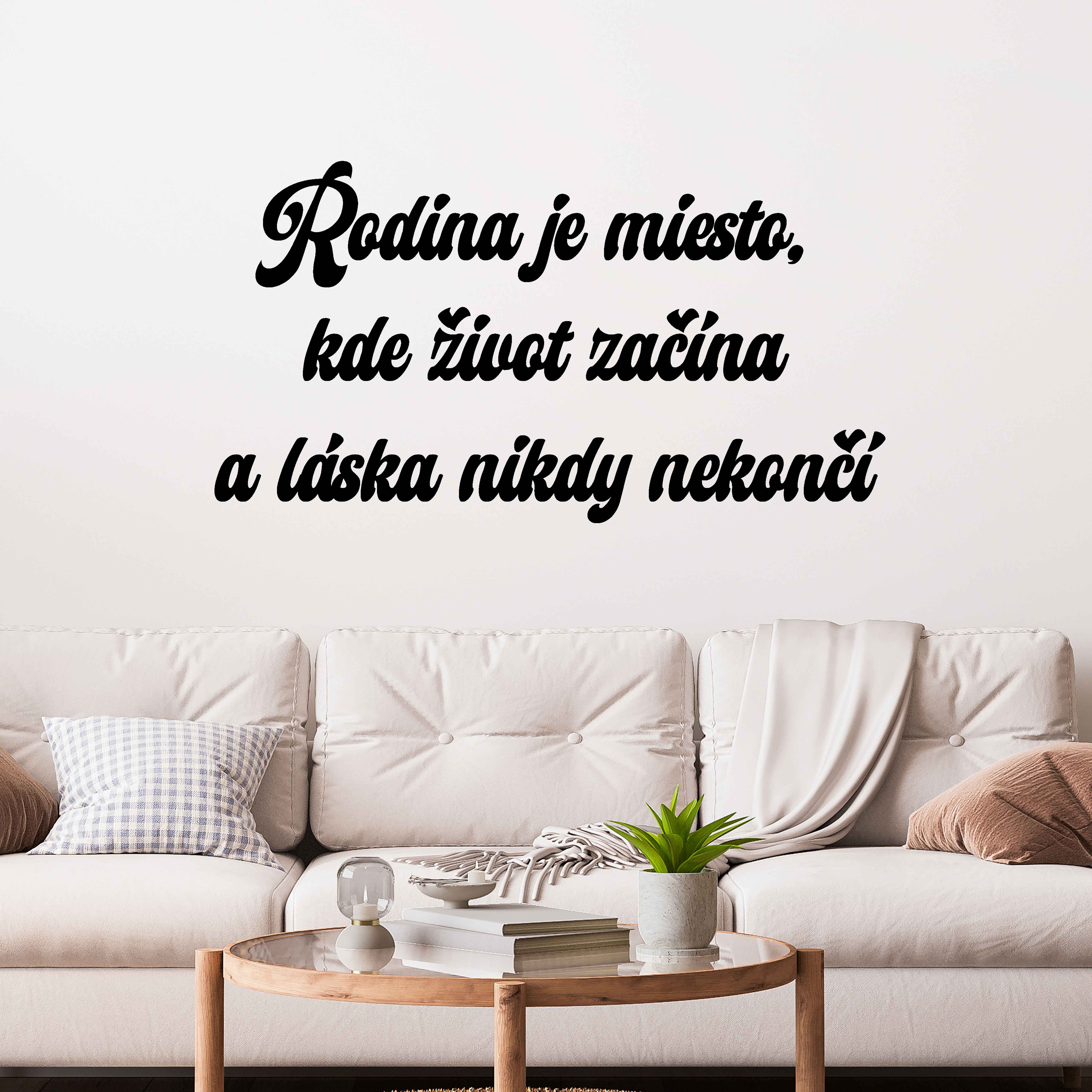 Drevený nápis na stenu - Rodina je miesto, kde život začína a láska nikdy nekončí.