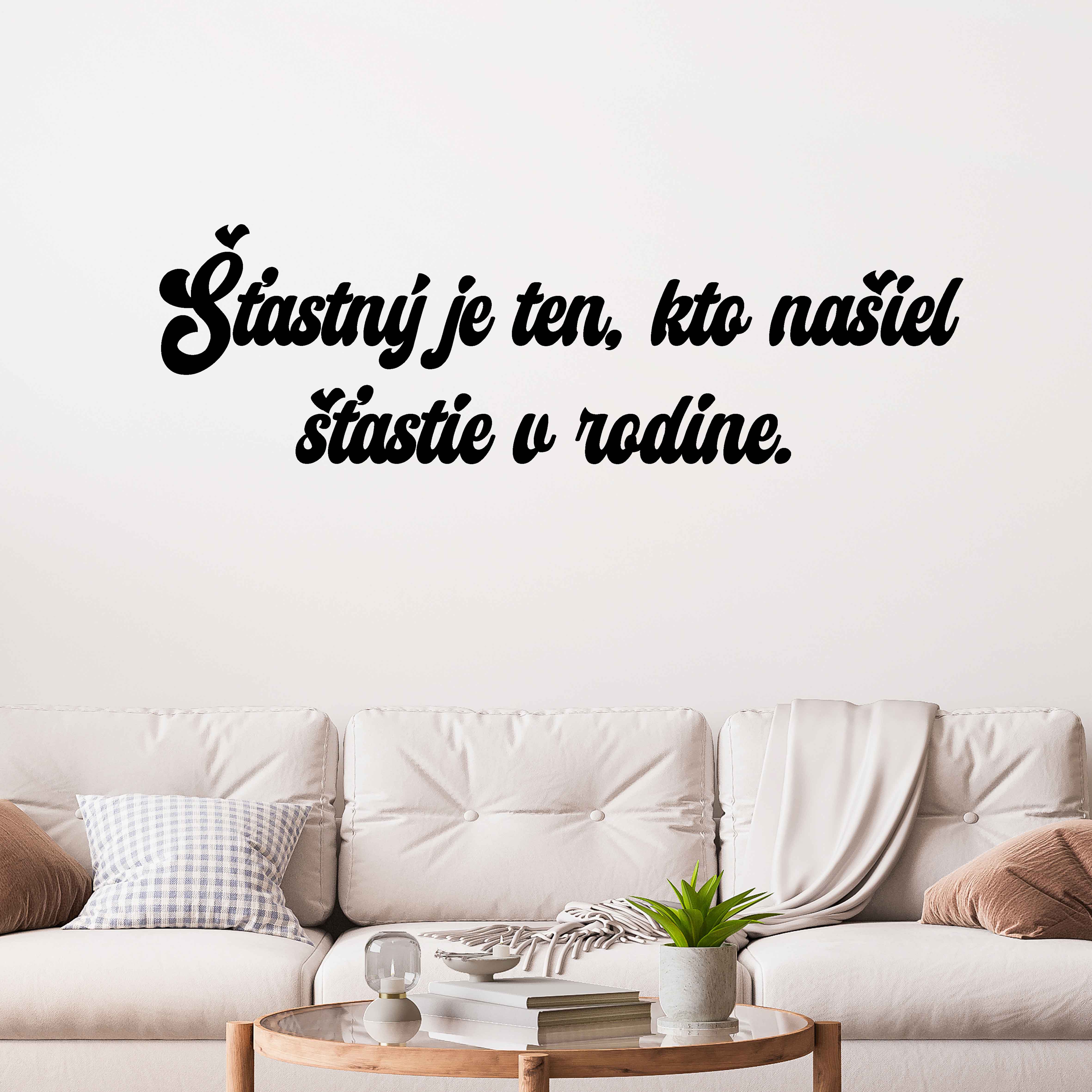 Drevený nápis na stenu - Šťastný je ten, kto našiel šťastie v rodine.