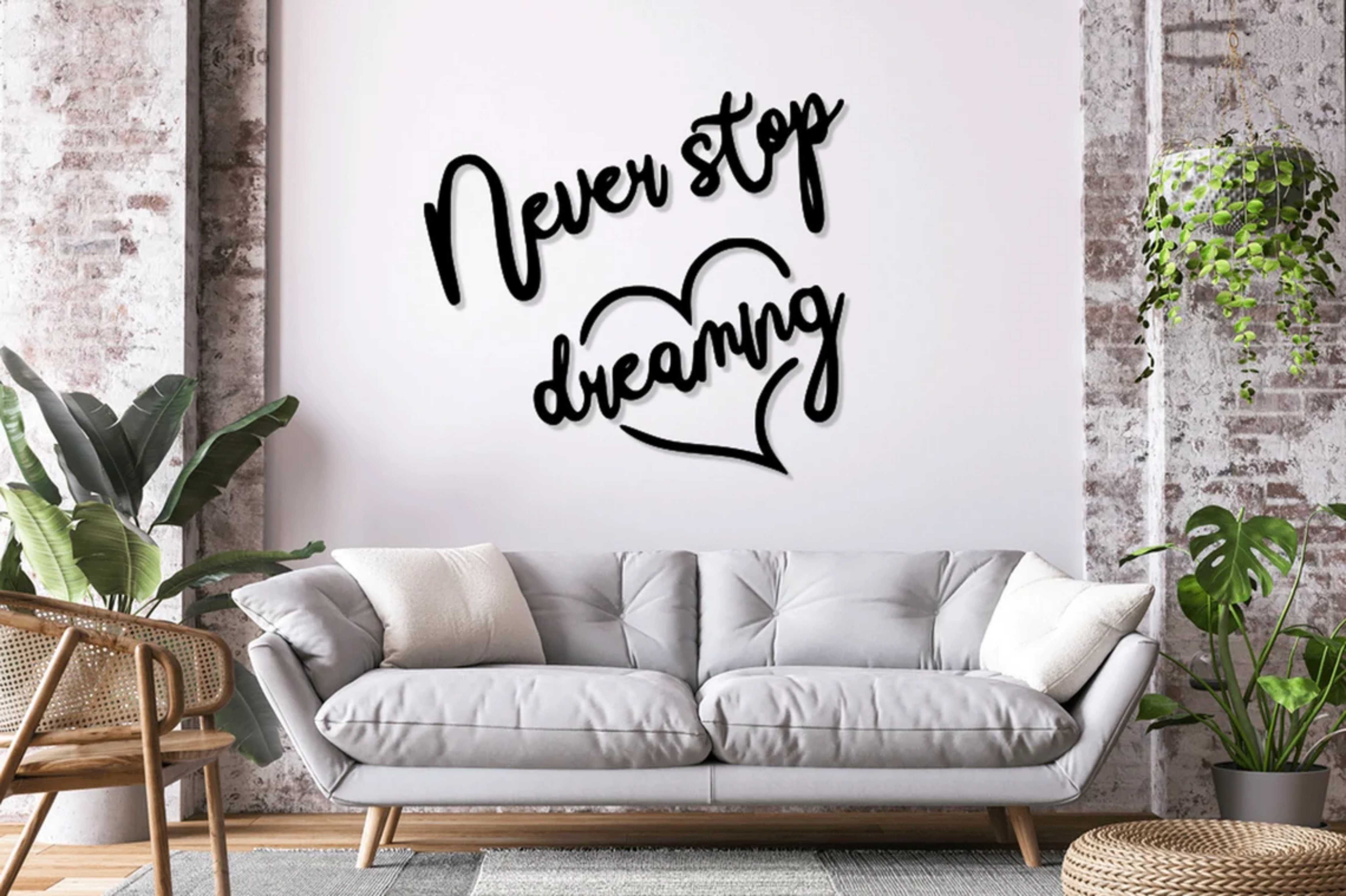 Drevený nápis na stenu - Never stop dreaming