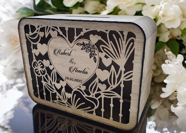 Svadobná truhlica na peniaze - vyrezávaná so srdcom