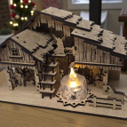 Rodinný drevený betlehem so strieškou