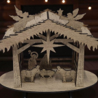 Drevený betlehem so strieškou