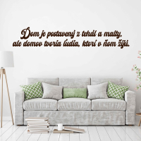 Drevený nápis na stenu - Domov tvoria ľudia, ktorí v ňom žijú.