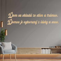 Drevený nápis na stenu - Domov je vytvorený z lásky a snov.