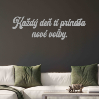 Drevený nápis na stenu - Každý deň ti prináša nové voľby.