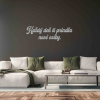 Drevený nápis na stenu - Každý deň ti prináša nové voľby.