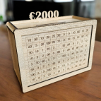 Vyškrtávacia drevená pokladnička