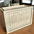 Vyškrtávacia drevená pokladnička