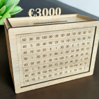 Vyškrtávacia drevená pokladnička