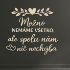 Drevený citát na stenu – Možno nemáme všetko, ale spolu nám nič nechýba