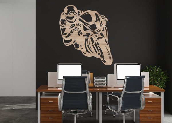 Drevený obraz na stenu – Motorkár v plnej rýchlost