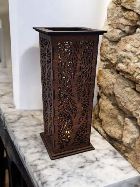 Vysoký drevený svietnik - Strom